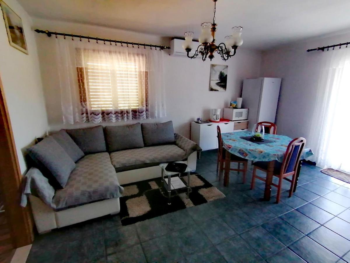 Apartman Canaki Splitska Buitenkant foto