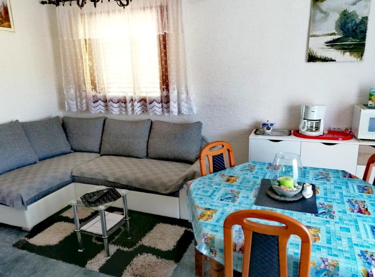 Apartman Canaki Splitska Buitenkant foto