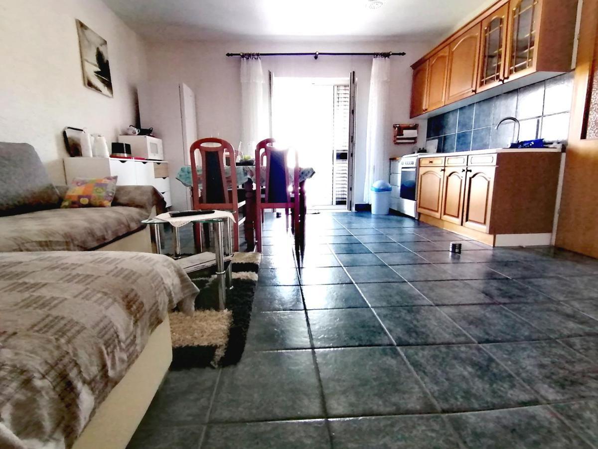 Apartman Canaki Splitska Buitenkant foto