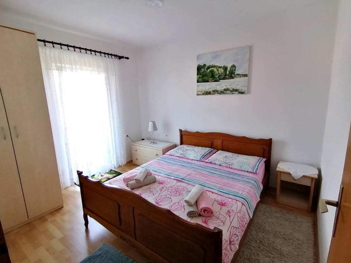 Apartman Canaki Splitska Buitenkant foto