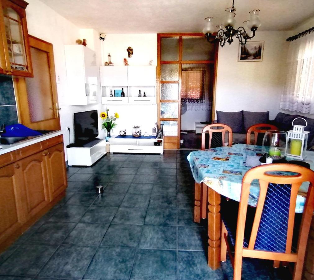 Apartman Canaki Splitska Buitenkant foto